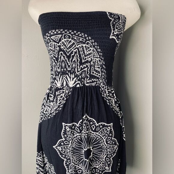 VENUS Dresses & Skirts - Strapless Black & White Printed Bohemian Beach Dress